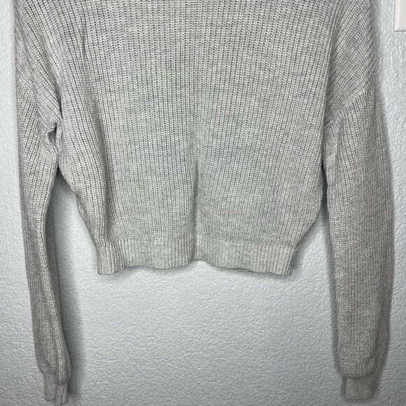 Hollister Crop Long Sleeve Crew Neck Light Gray Women’s Sweater Sz Small - Picture 7 of 10